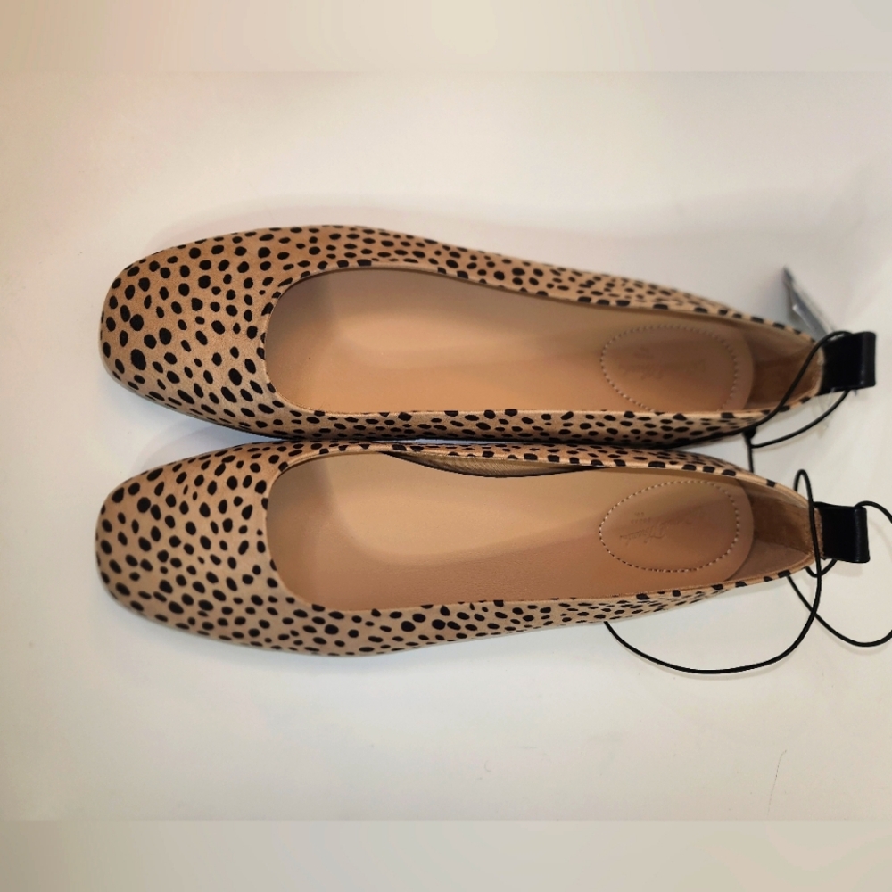 Tan and Black Women's Flats - Picture 4 of 4